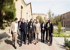 بازدید مشاور عالی وزیر فرهنگ و ارشاد اسلامی و هیئت همراه از دانشگاه هنر اسلامی تبریز