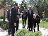 کاشت «نهال امید» به یاد رهبر شهید و شهدای سومین جنگ تحمیلی در دانشگاه هنر اسلامی تبریز